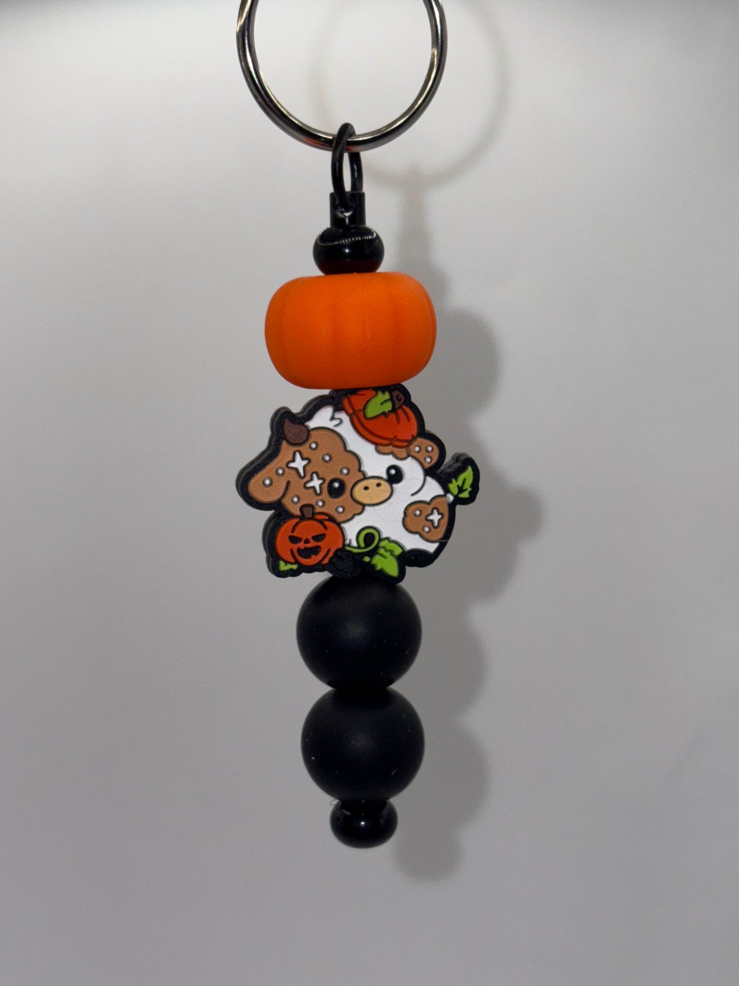 Fall Highland Cow Keychain – Autumn Vibes & Pumpkin Spice Moo-ds