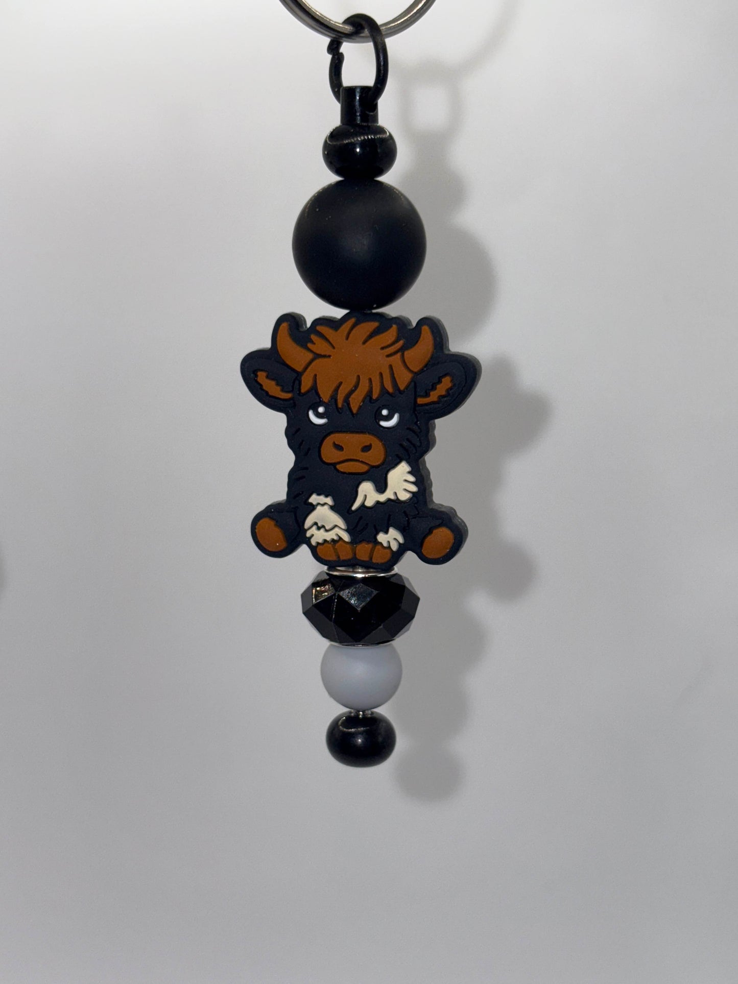 Black & Cream Highland Cow Keychain – Rustic Charm Meets Cozy Cuteness